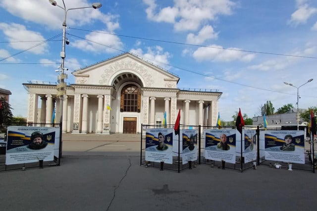 Полицейские в Кривом Роге задержали мужчину, который хулиганил возле Мемориала Героев