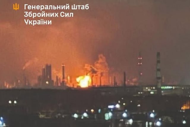Силы обороны Украины поразили объекты нефтеперерабатывающей компании в РФ и передовой пункт управления захватчиков