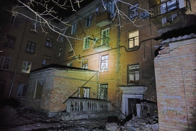 Разрушенный дом и десятки поврежденных объектов: последствия ночных атак на Никопольщину