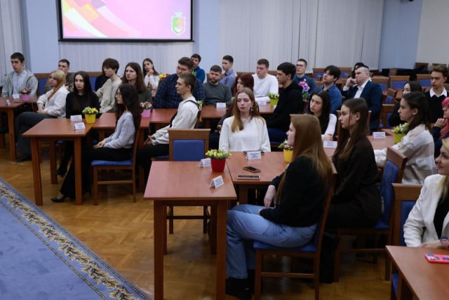 В Кривом Роге молодежи вручили муниципальные стипендии имени Поля и Гутовского