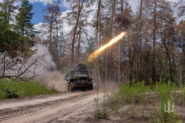 За прошедшие сутки Силы обороны поразили 2 ПВО и 3 склада боеприпасов врага
