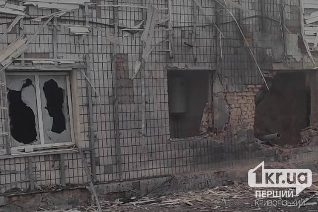 Оккупанты обстреляли Никопольщину тяжелой артиллерией, «градами» и дронами: есть пострадавший