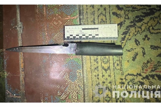 Криворожские полицейские задержали мужчину, который напал на знакомого с ножом