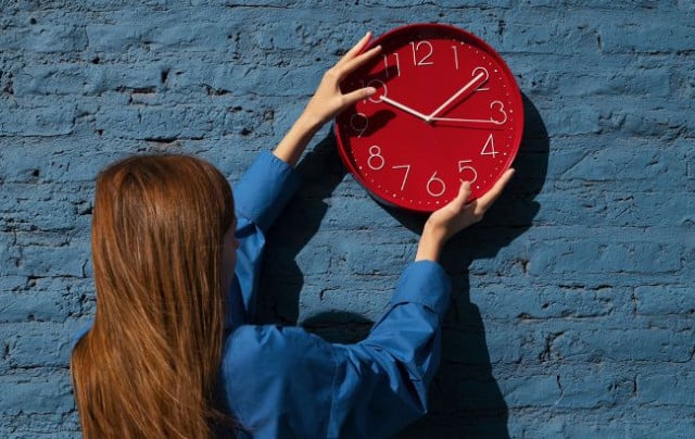 Будут ли переводить криворожане часы на летнее время